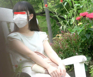 真夏の生足パンチラ/色白な美脚Vol.4