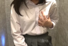 デパートのトイレでこっそりオナニーしちゃうJK168 純朴そうな美乳JKがギャップのある大胆オナニー